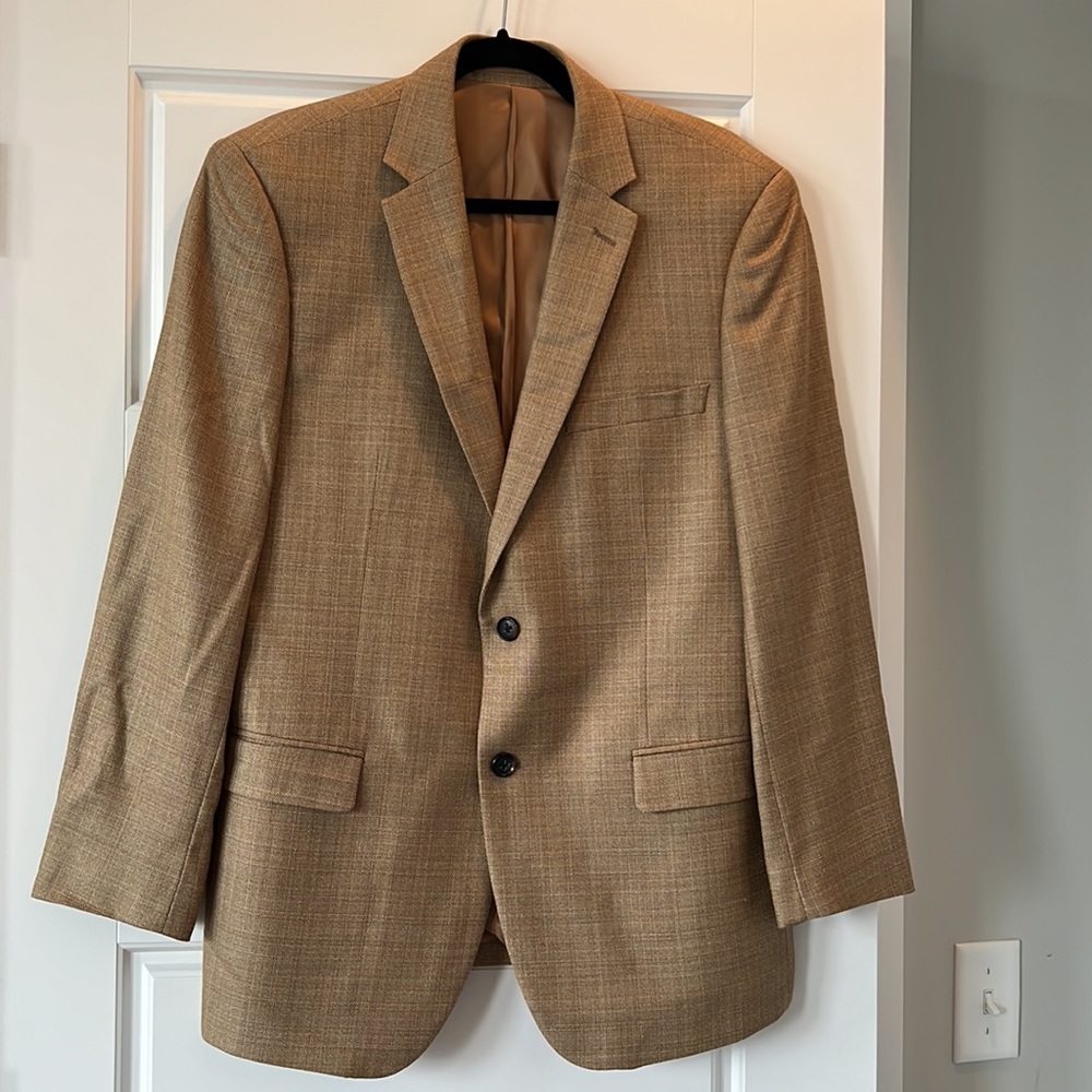 Men’s Filafil, silk and wool sports coat. Double pleated in back.